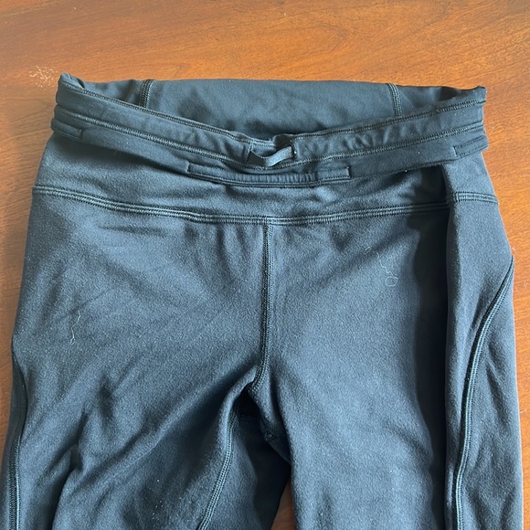 Lululemon Tight with Sinch at the Bottom - Picture 4 of 5